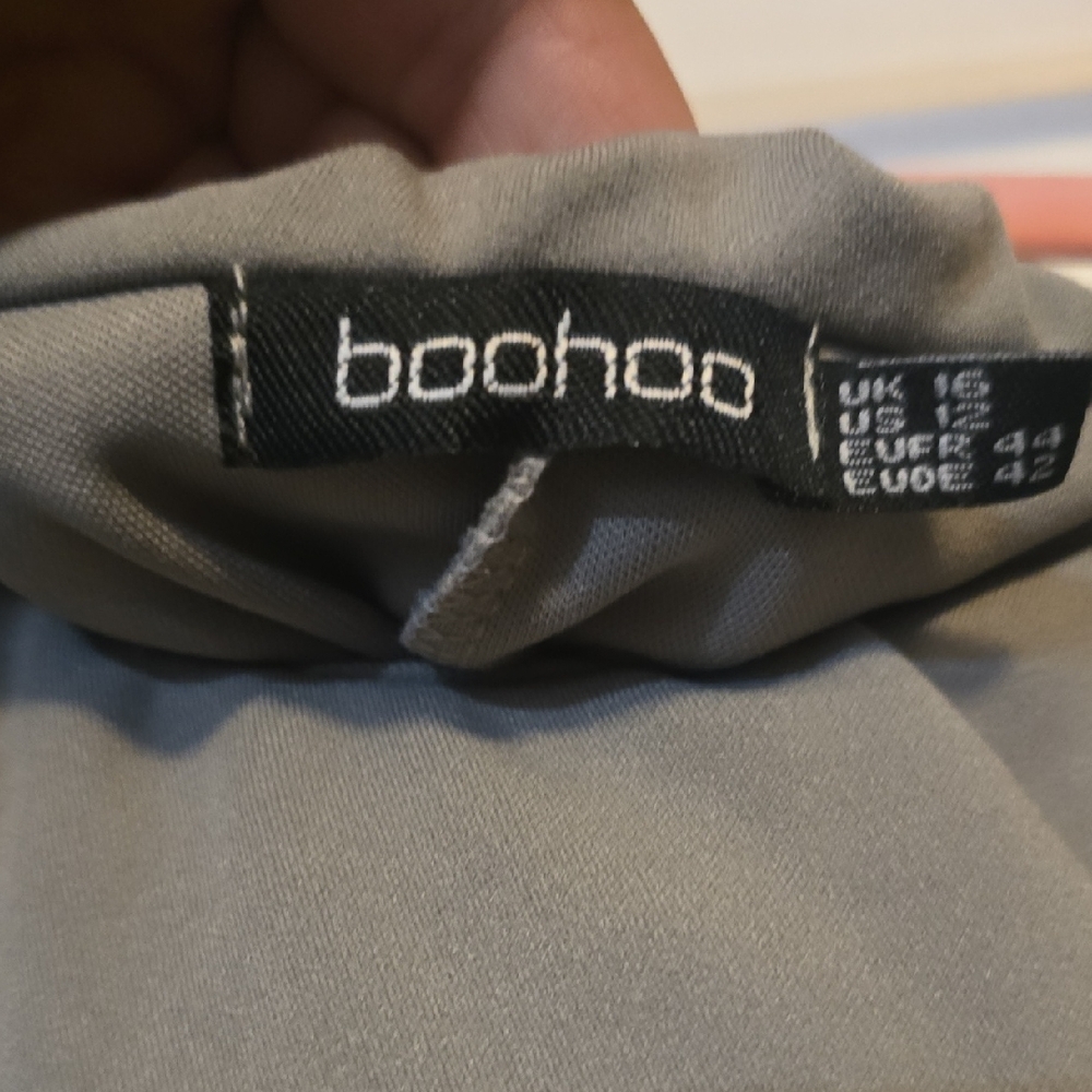 Elegant Off-Shoulder Gray Dress - Picture 3 of 3